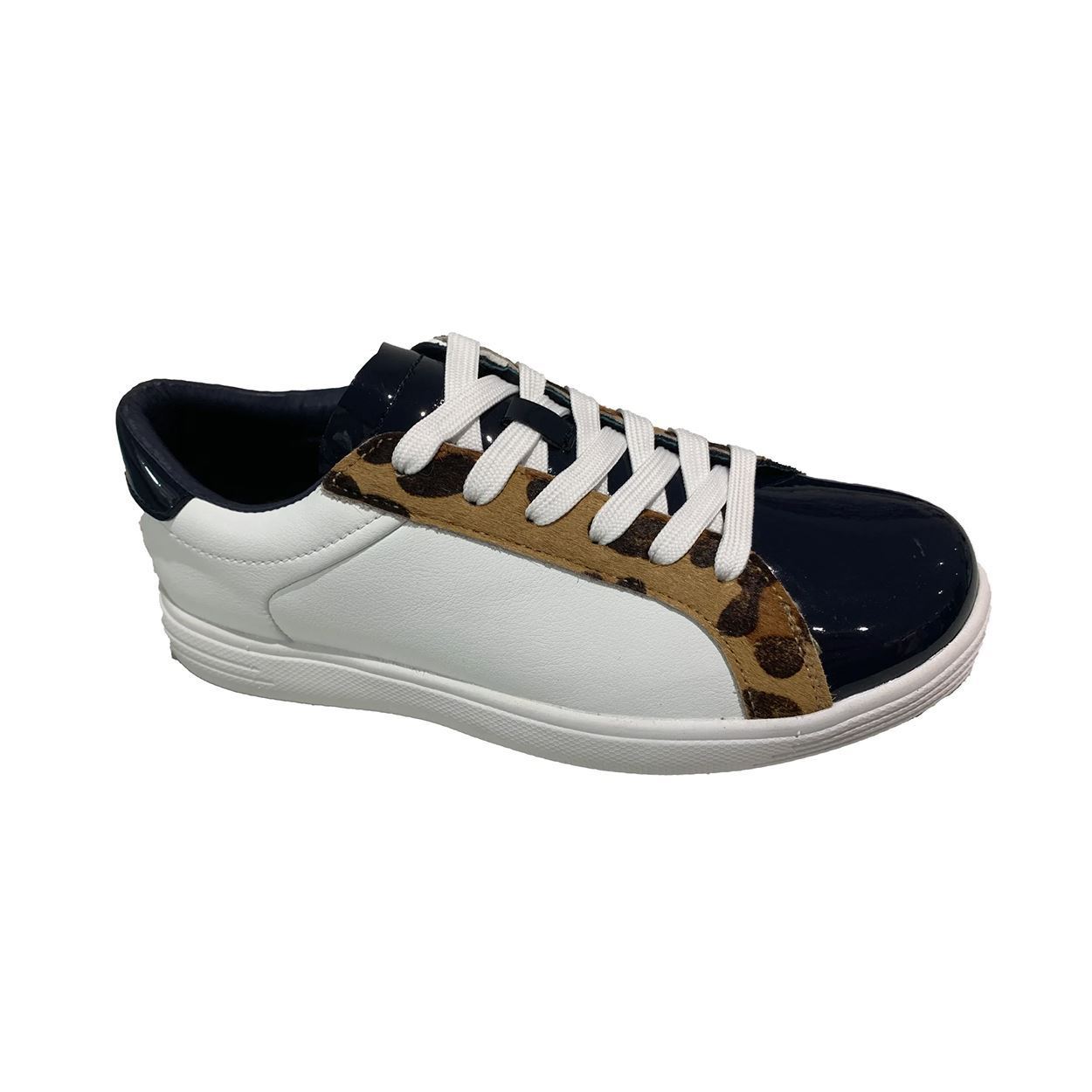 Picture of Swing out Sister Ladies Sole Sister Spikeless Golf Shoes - Navy / White